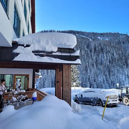 Hotel Kinder- Und Nockalm