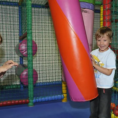 Отель Kinder- Und Familienhotel Nockalm